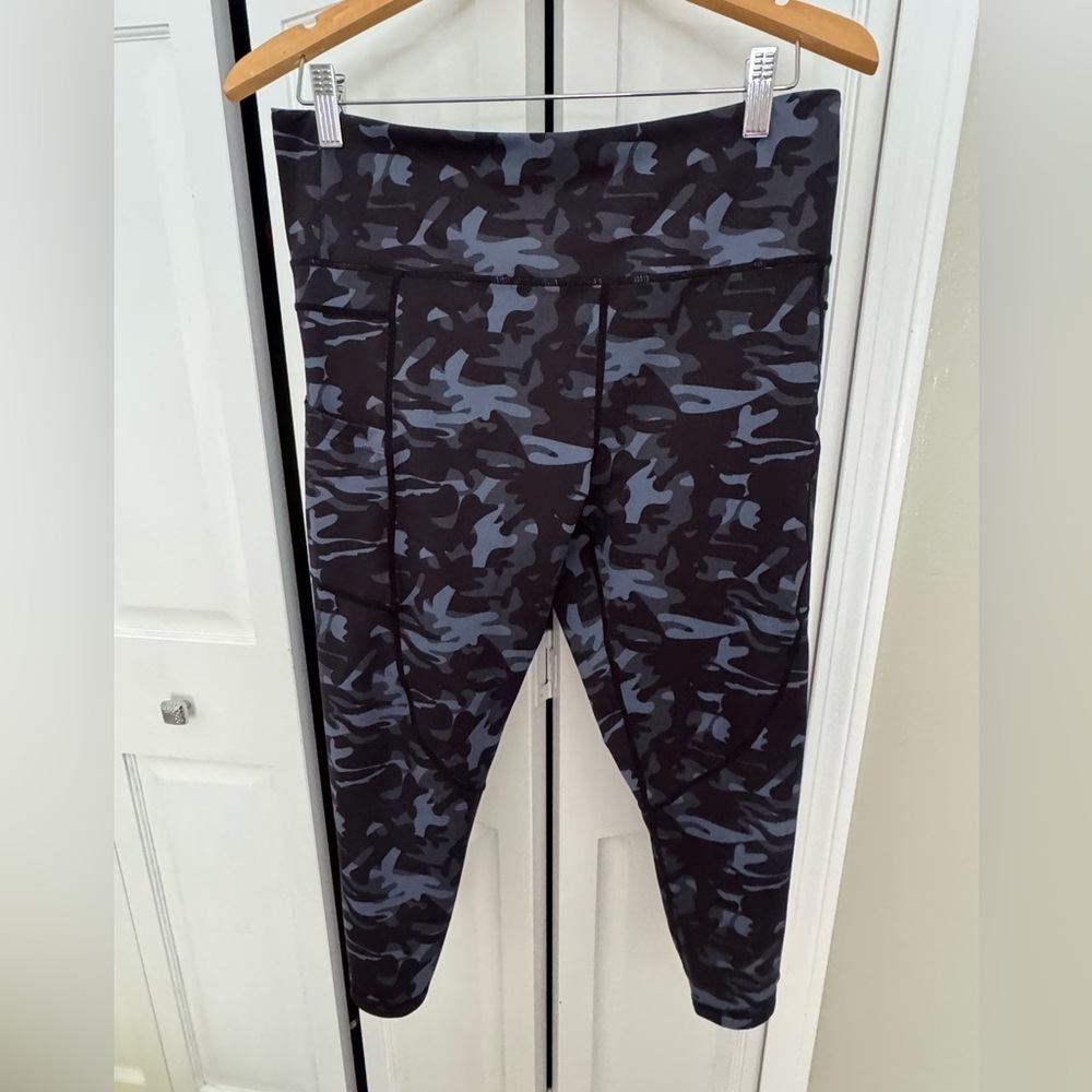 Zyia Active Pocket Light n Tight 7/8 Leggings